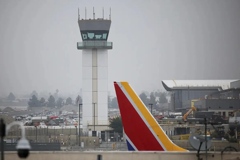 Government shutdown hits air travel, closing a control tower and causing delays across the country Government shutdown hits air travel, closing a control tower and causing delays across the country