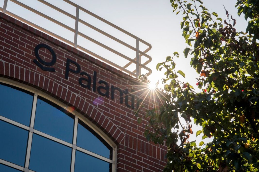 Palantir just had a record-breaking quarter for revenue and is now expecting even better results. Palantir just had a record-breaking quarter for revenue and is now expecting even better results.
