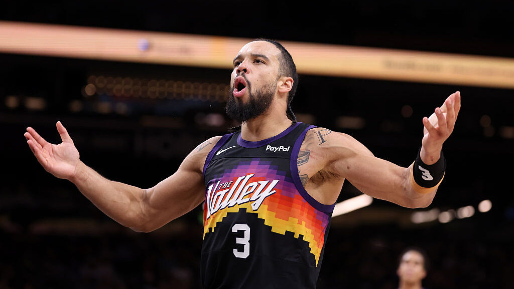 The Suns are red-hot, crushing the Pacers for their fifth consecutive victory. The Suns are red-hot, crushing the Pacers for their fifth consecutive victory.