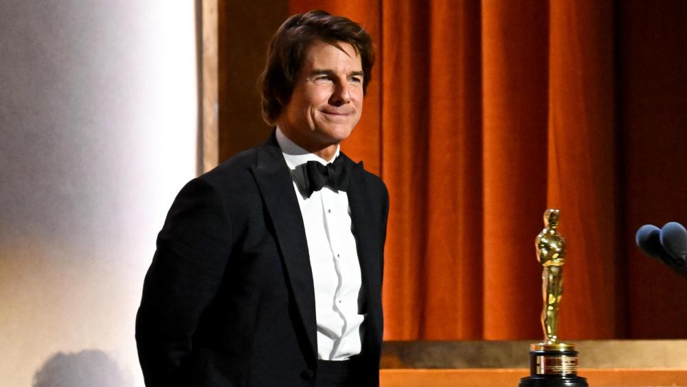 Tom Cruise Accepts Honorary Oscar With Emotional Speech at Governors Awards: ‘Making Films Is Not What I Do, It Is Who I Am’ - Variety