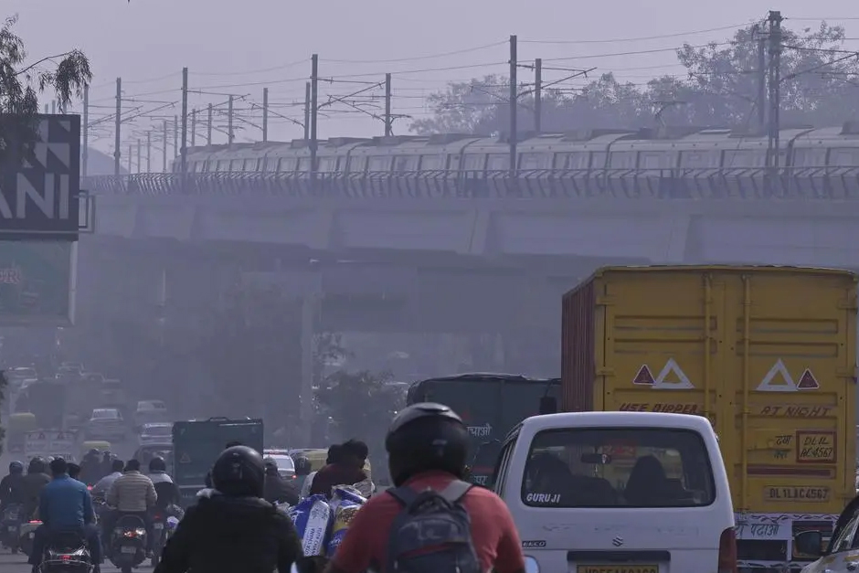 Toxic smog chokes Delhi: Air quality turns ‘severe’ as AQI reading soars to 435