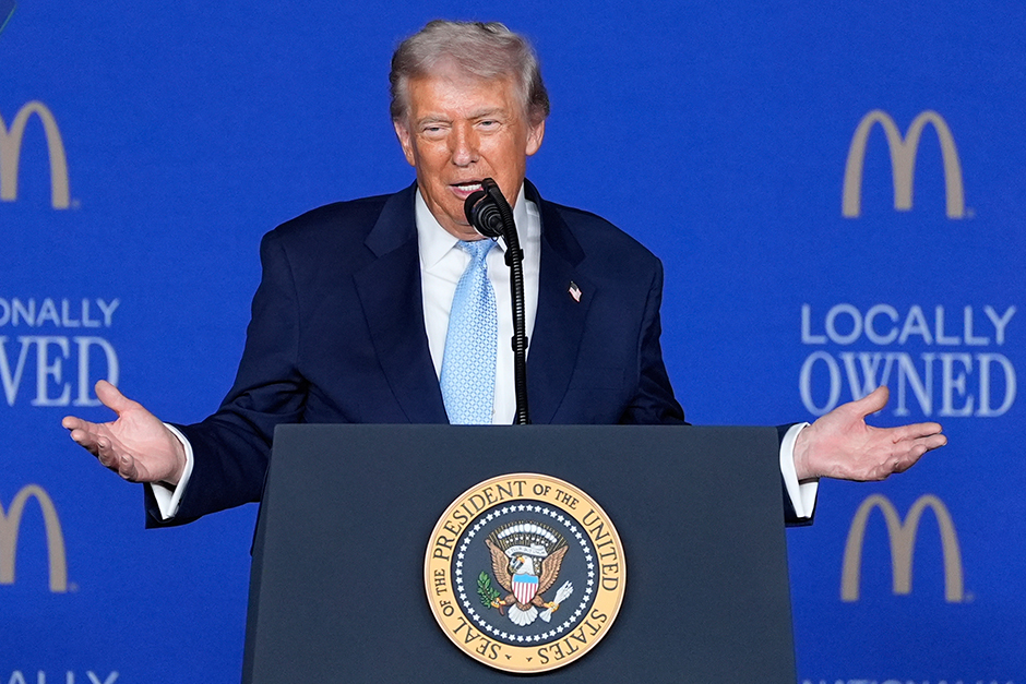 Trump says Americans are ‘damn lucky’ he’s in office, in his first speech on the cost of living. Trump says Americans are ‘damn lucky’ he’s in office, in his first speech on the cost of living.