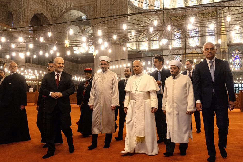 Pope Leo goes to Istanbul’s Blue Mosque