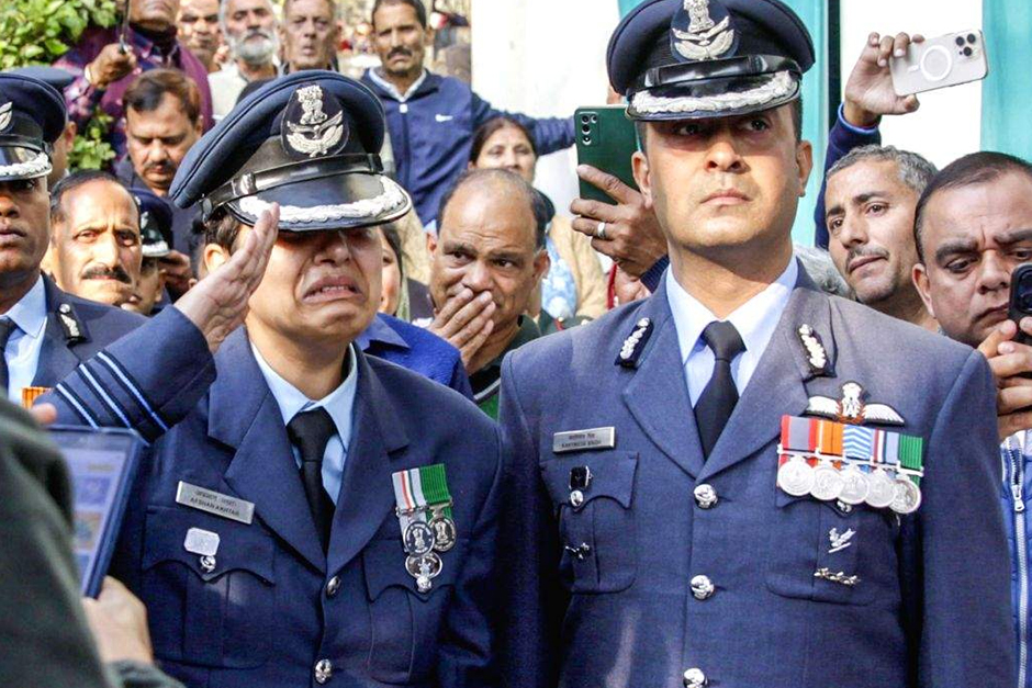 Tejas crash: Wg Cdr Namansh Syal gets heartbreaking goodbye from IAF officer wife; honoured with gun salute