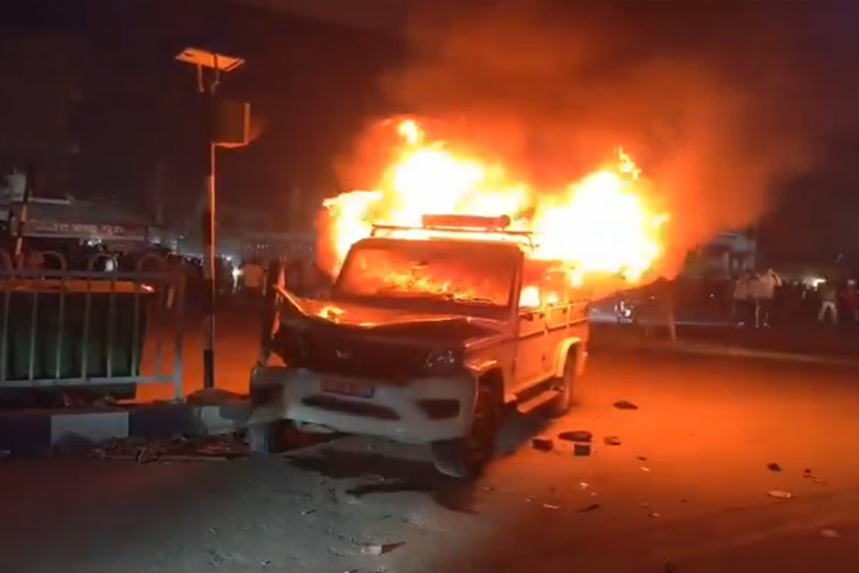 Bihar: Gopalganj locals set police vehicle on fire after rumour of biker death in accident; probe on