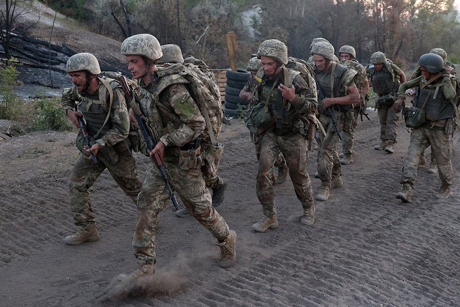 Ukraine’s painful choice in Pokrovsk: protect its land or its men.