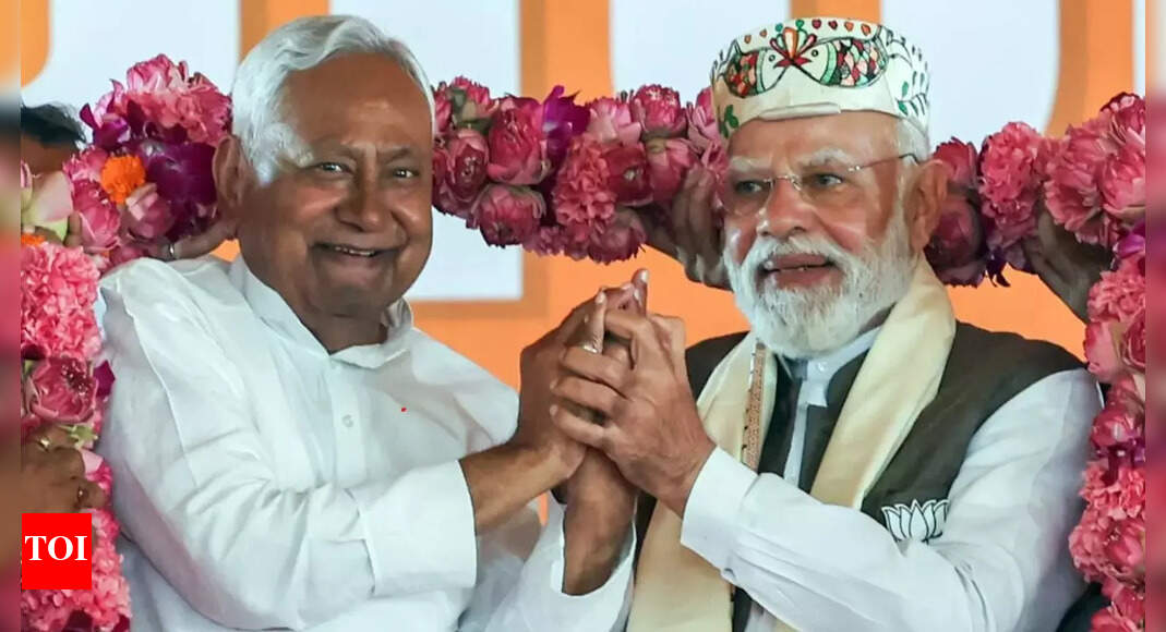 Bihar elections: Day after win, NDA leaders throng Nitish's home; govt formation talks begin in Patna & Delhi Bihar elections: Day after win, NDA leaders throng Nitish's home; govt formation talks begin in Patna & Delhi