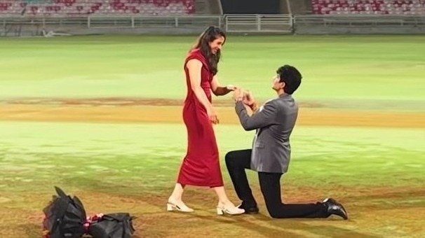 Watch: Palash Muchhal's surprise proposal to Smriti Mandhana at World Cup final venue