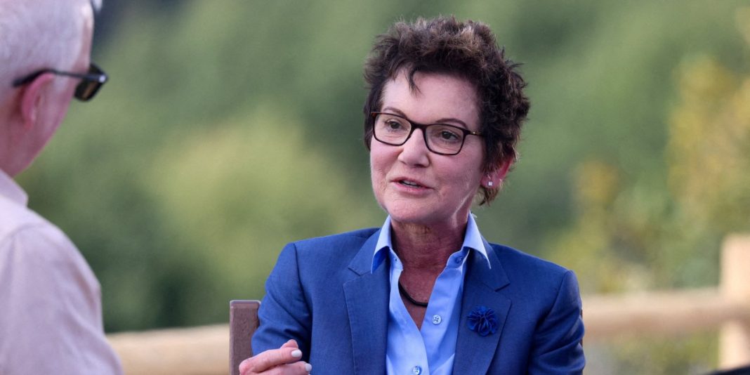 Fed's Daly wants a December rate cut, warning the job market is vulnerable.