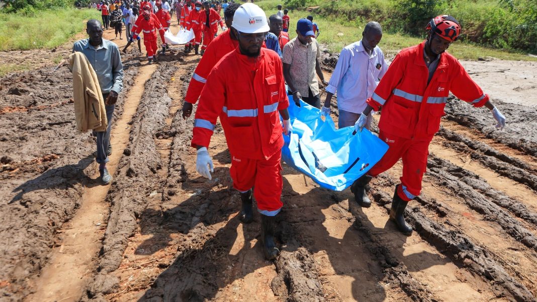 Kenya landslide claims 26 lives, as rescuers battle flash floods to find survivors.