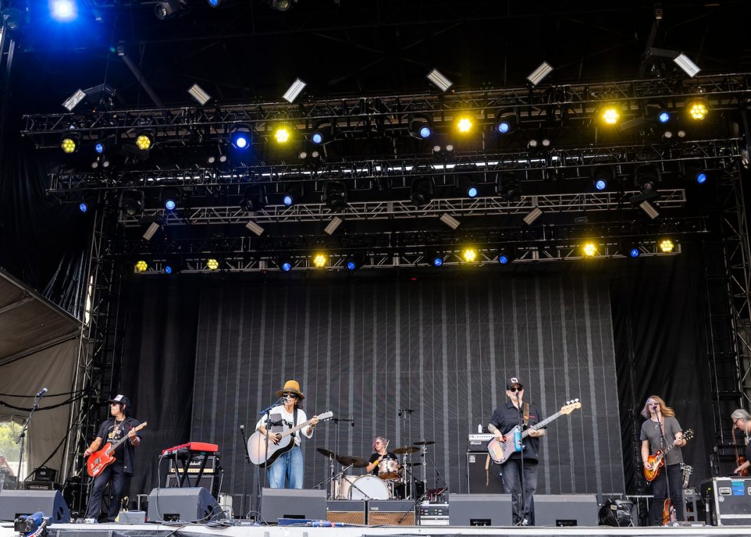 A '90s rock band is putting out their first new album in 34 years! A '90s rock band is putting out their first new album in 34 years!