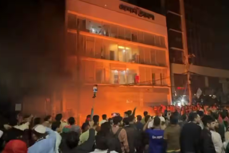 Bangladesh violence LIVE: Stones hurled at Indian mission in Chattogram; Osman Hadi’s platform urges peace