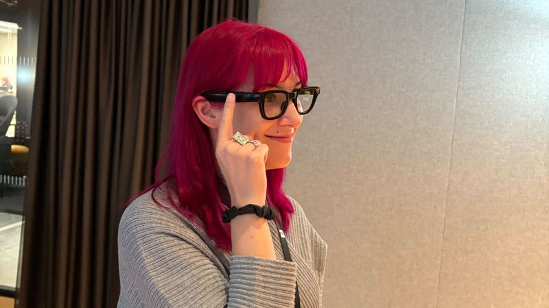 I tried Google's prototype smart glasses, and my phone almost became an afterthought.