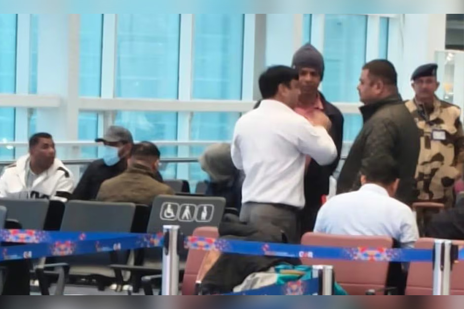 Surrounded by cops, Luthra brothers duck faces, leave for Goa from Delhi Surrounded by cops, Luthra brothers duck faces, leave for Goa from Delhi