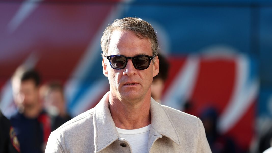 Lane Kiffin reportedly wants to finish out the year at Ole Miss before heading to LSU.