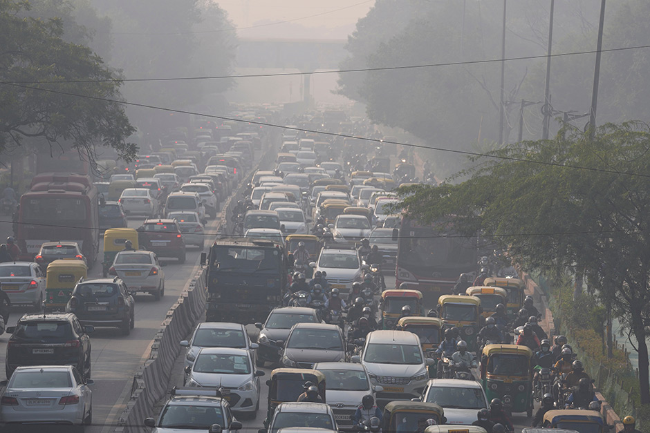 ‘Decisions feel knee-jerk’: Anti-pollution move triggers border jams; Noida, Ghaziabad, Gurgaon, Faridabad commuters fume ‘Decisions feel knee-jerk’: Anti-pollution move triggers border jams; Noida, Ghaziabad, Gurgaon, Faridabad commuters fume