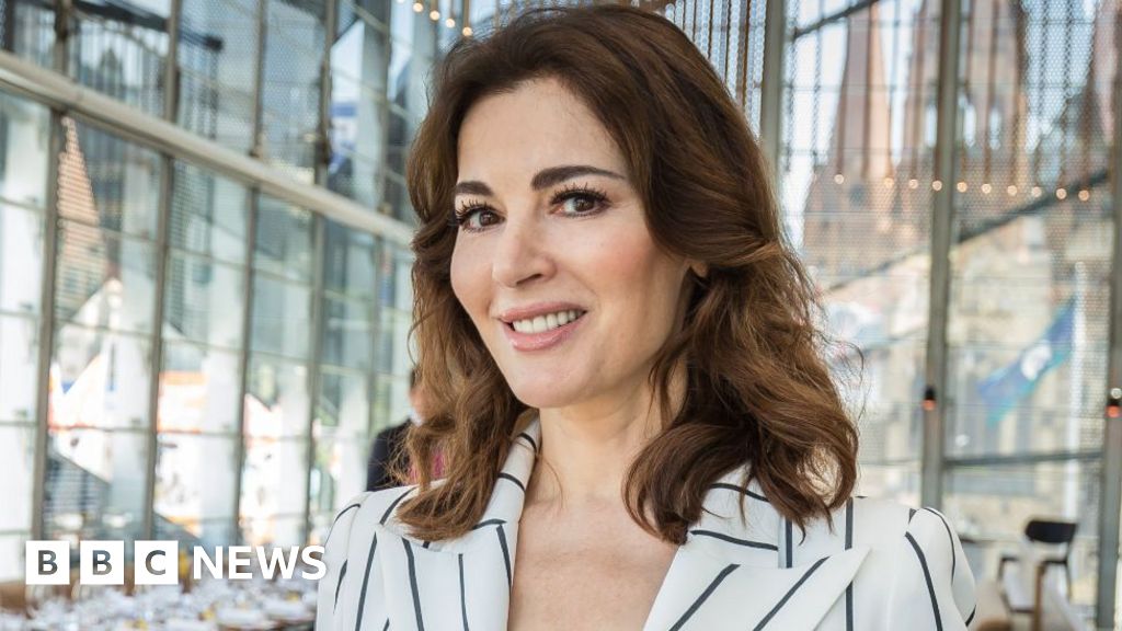 Nigella Steps Into Bake Off Tent, Taking Prue Leith's Judging Apron