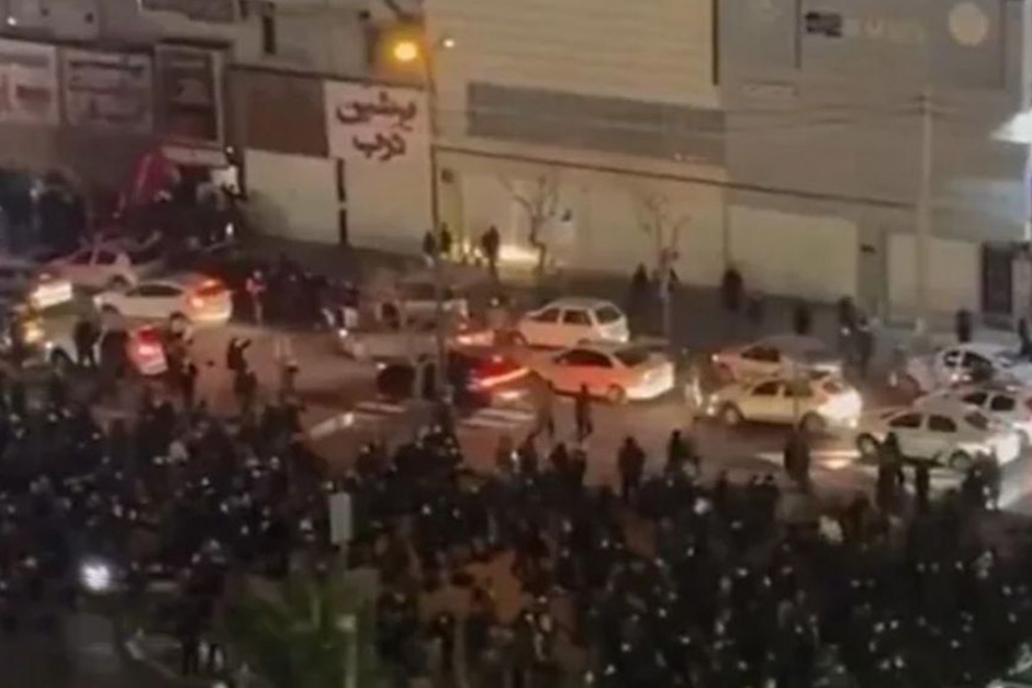 Footage shows violent clashes as Iran protests spread to more areas