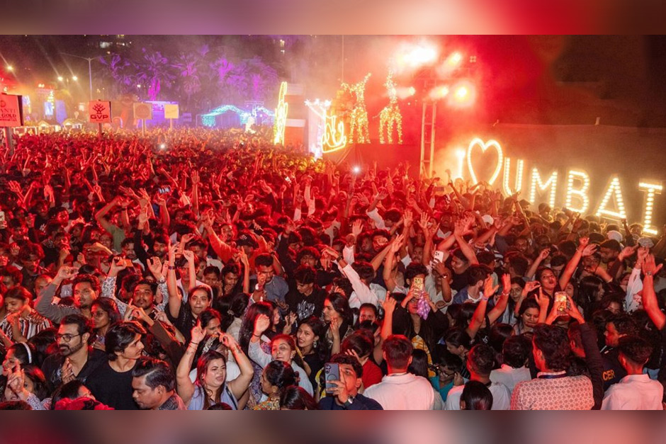 Happy New Year 2026 wishes LIVE: India rings in the New Year with fireworks, celebrations, and parties