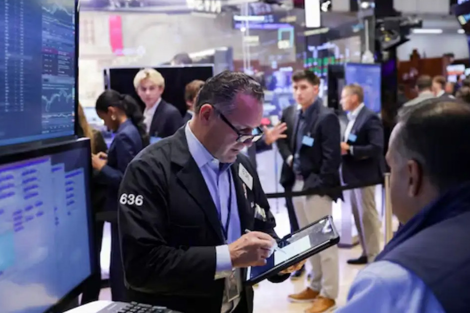 S&P 500 Briefly Triumphs at 7,000 Before Retreating Ahead of Fed Announcement S&P 500 Briefly Triumphs at 7,000 Before Retreating Ahead of Fed Announcement