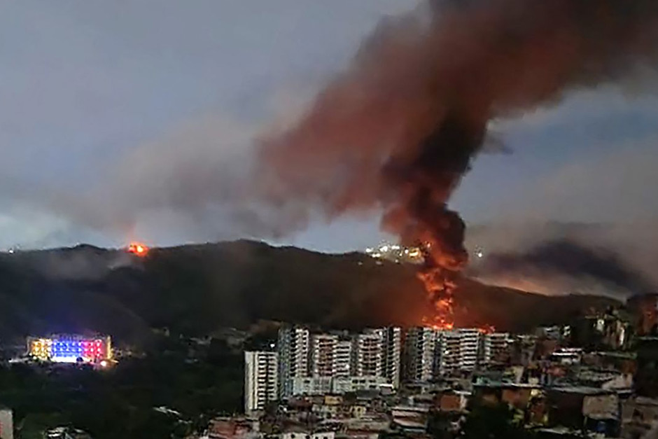 CNN team sees explosions in Caracas CNN team sees explosions in Caracas