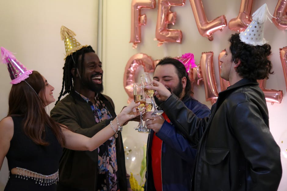 Alex Honnold begins climbing Taipei 101.