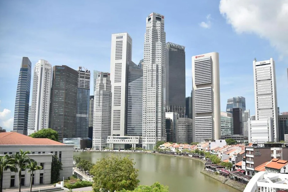 Singapore's economy grew 5.7% in Q4, beating forecasts thanks to strong manufacturing. Singapore's economy grew 5.7% in Q4, beating forecasts thanks to strong manufacturing.