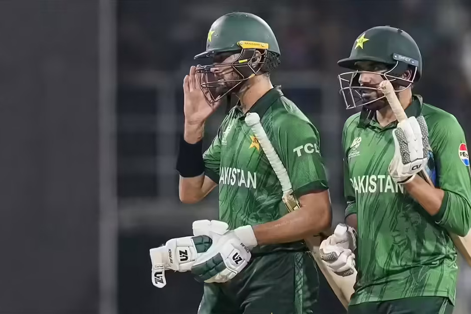 Awkward scenes in Colombo: Shaheen Afridi and Usman Tariq stand still as Team India snubs handshake
