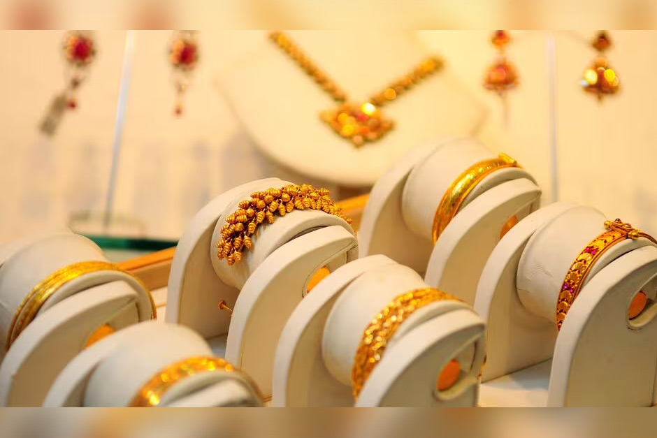 Gold, Silver Rates Today LIVE: Gold, silver ETFs fall up to 7% amid drop in bullion prices