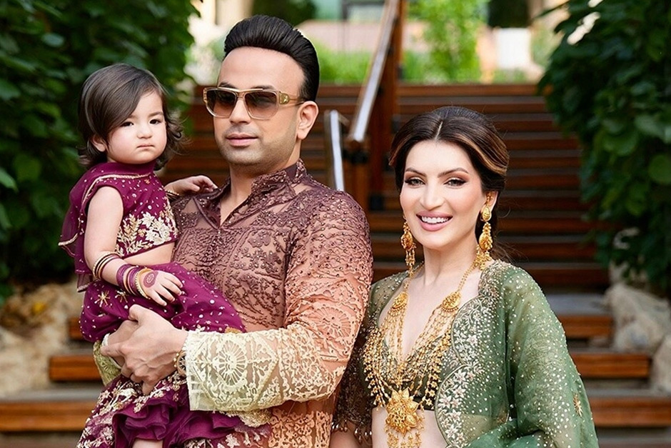 Dubai-based Indian crorepati Satish Sanpal buys ‘3kg gold’ for wife every year, says ‘Money is not God’ Dubai-based Indian crorepati Satish Sanpal buys ‘3kg gold’ for wife every year, says ‘Money is not God’