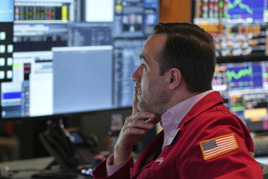 Dow plunges 800 points as worries about AI disruption and trade tariffs mount.