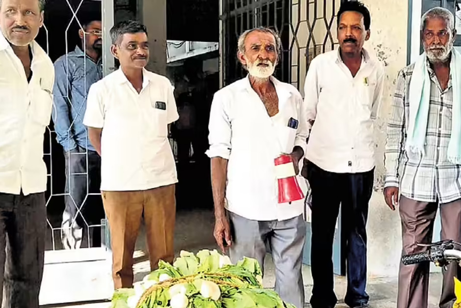 ‘No cash, take my radish’: Farmer protests against ‘bribe’ demand over pending farm road in Karnataka