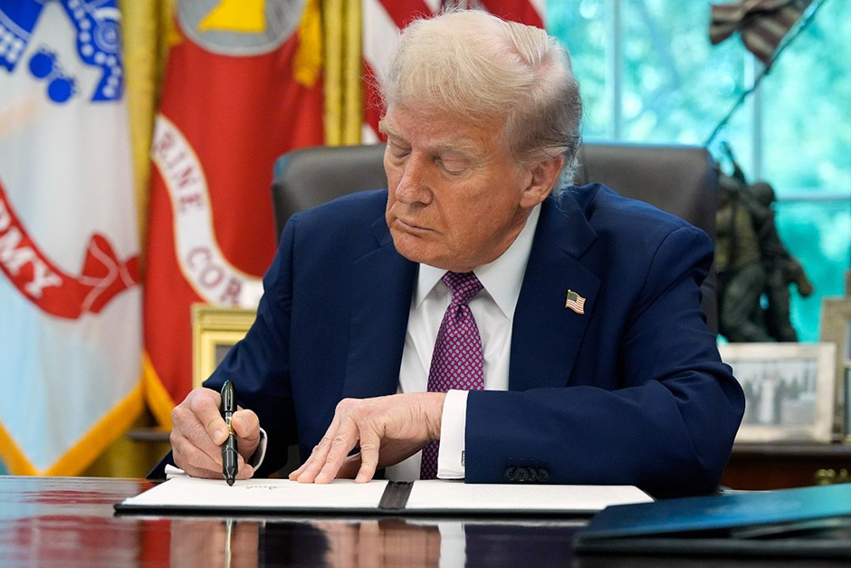 Trump signs executive order announcing removal of 25% penalty tariff on India for buying Russian oil