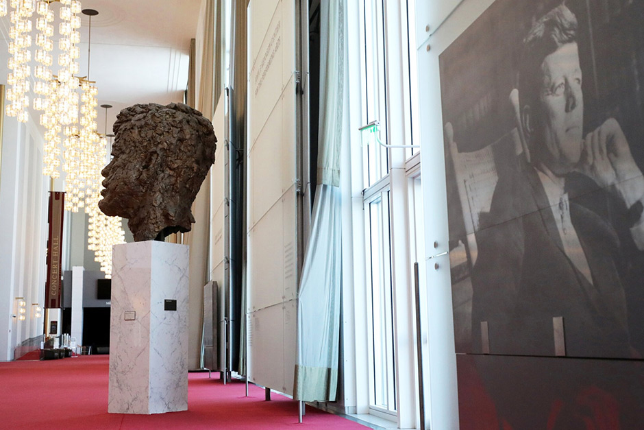 Trump’s Surprise Kennedy Center Closure Plan Sparks ‘Crisis’ Fallout