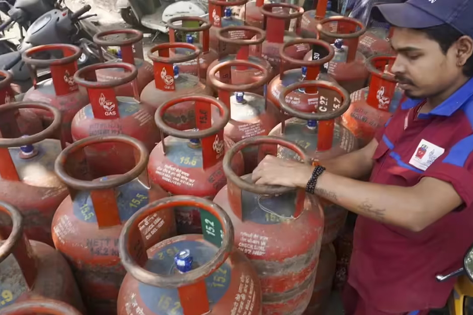 Centre sets up 3-member panel to tackle ‘LPG shortage’; steps up domestic production by 10%