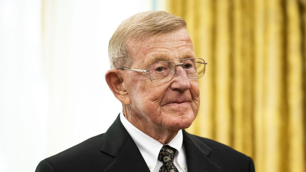 Legendary football coach, commentator Lou Holtz passes away at 89.