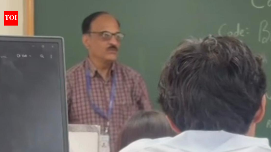 'Sharm nahi aati tumko': Bengaluru professor who called student 'terrorist' 13 times suspended 'Sharm nahi aati tumko': Bengaluru professor who called student 'terrorist' 13 times suspended