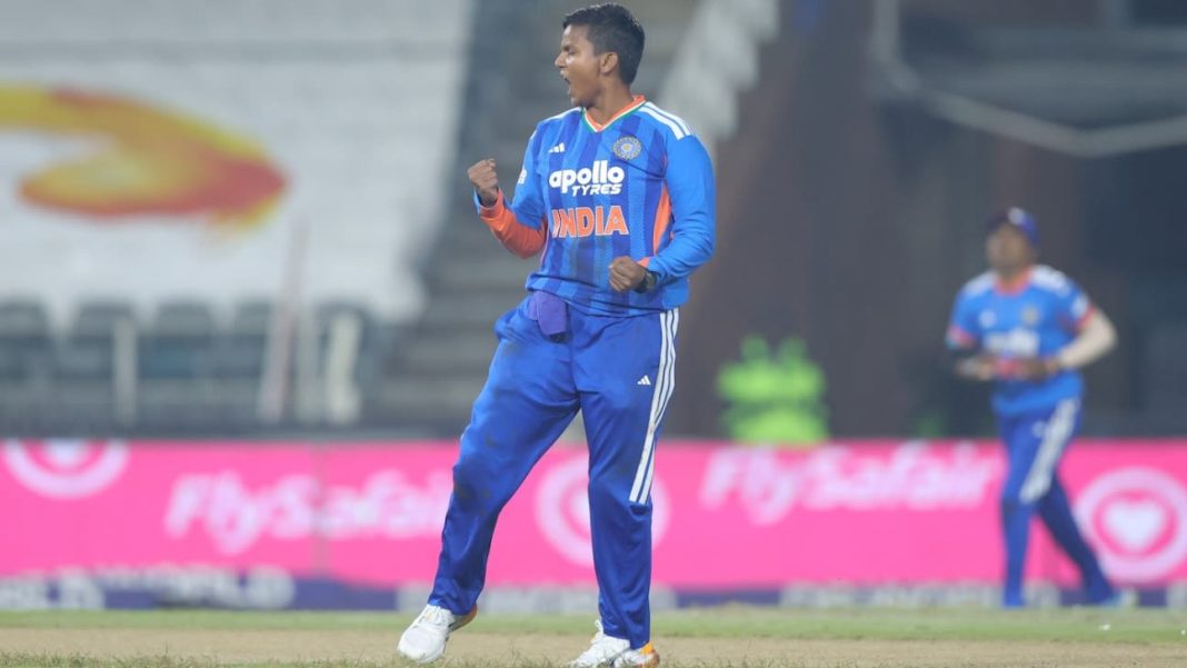 Deepti's maiden T20I five-for downs South Africa