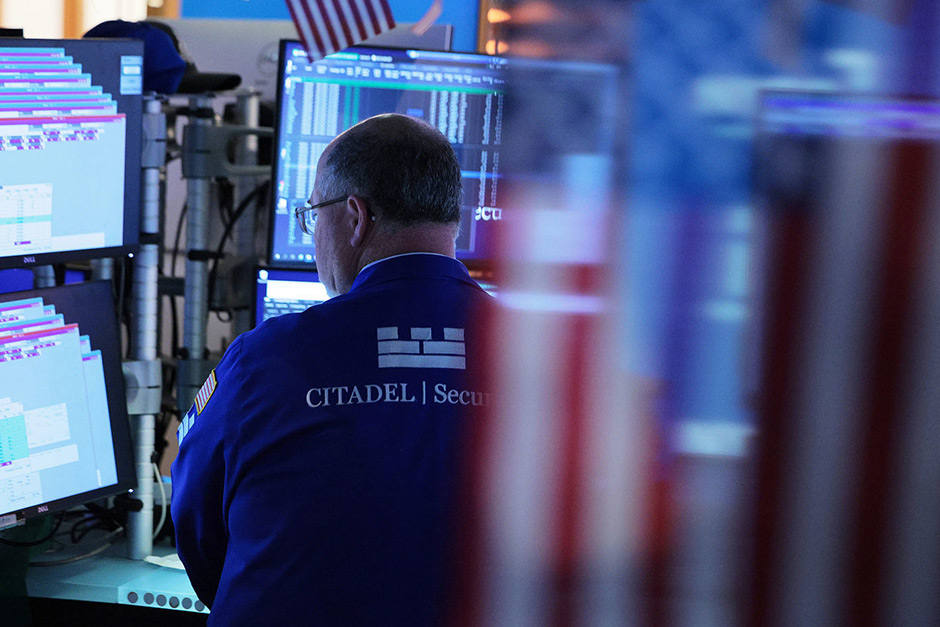 S&P 500 hits new record as investors shrug off Iran worries. S&P 500 hits new record as investors shrug off Iran worries.