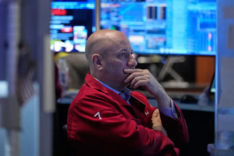 Oil Surges, Dow Dips as US Raises Iran Tensions Oil Surges, Dow Dips as US Raises Iran Tensions