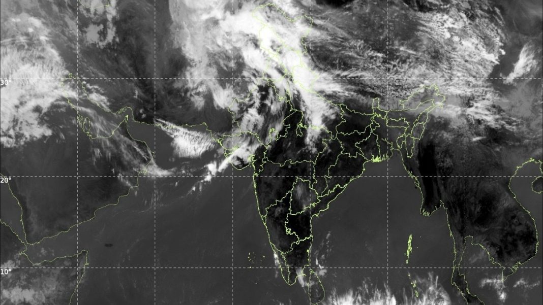 Expect rain: Satellite captures 1000-km-long cloud build-up over India, Pakistan Expect rain: Satellite captures 1000-km-long cloud build-up over India, Pakistan