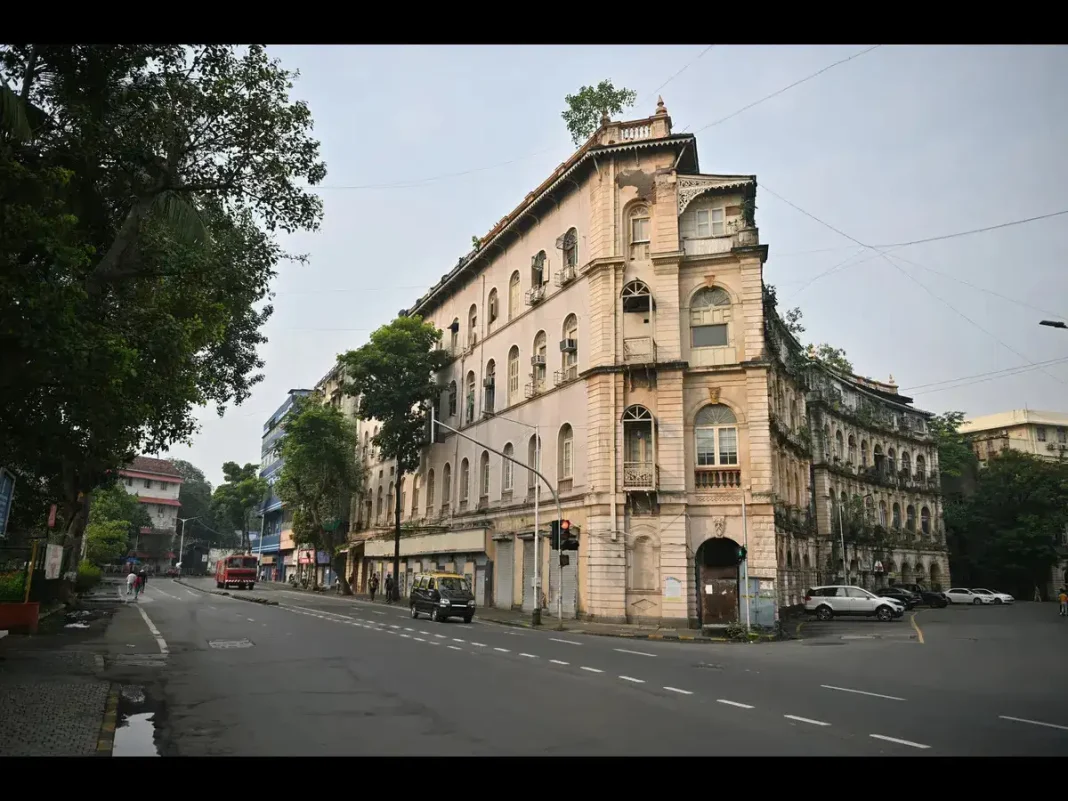 Realty buzz: Bollywood singer Shreya Ghoshal buys Rs 29.7 cr Worli apartment; check South Mumbai price trend Realty buzz: Bollywood singer Shreya Ghoshal buys Rs 29.7 cr Worli apartment; check South Mumbai price trend