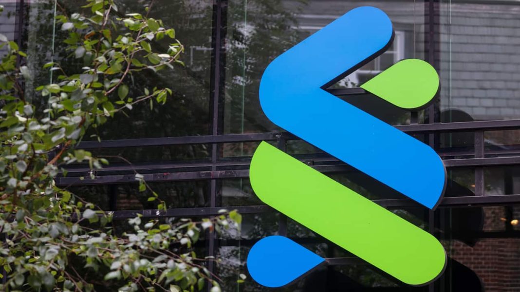 Standard Chartered to cut over 15% support roles amid AI push
