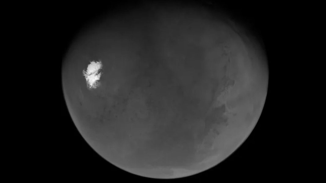 NASA's spacecraft just snapped some stunning views of Mars during its flyby!