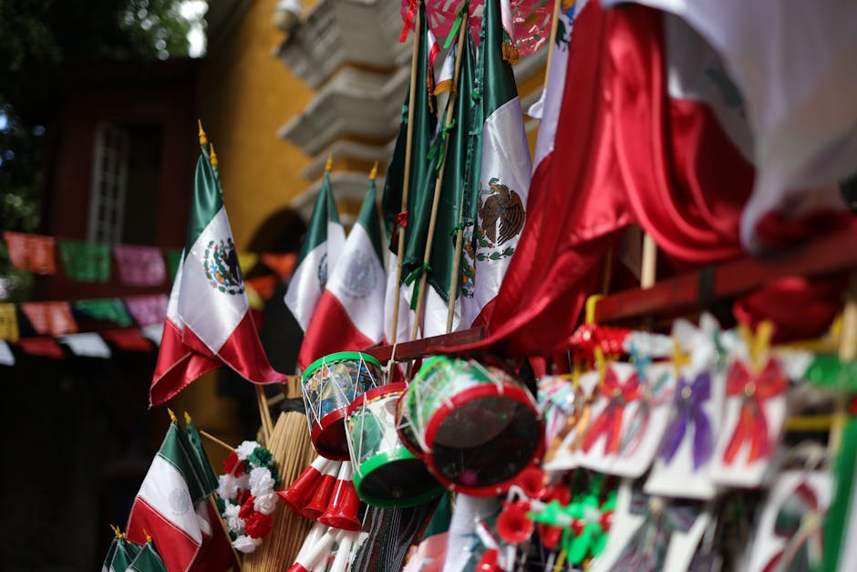The US has charged a Mexican governor and other top officials with helping a drug cartel.
